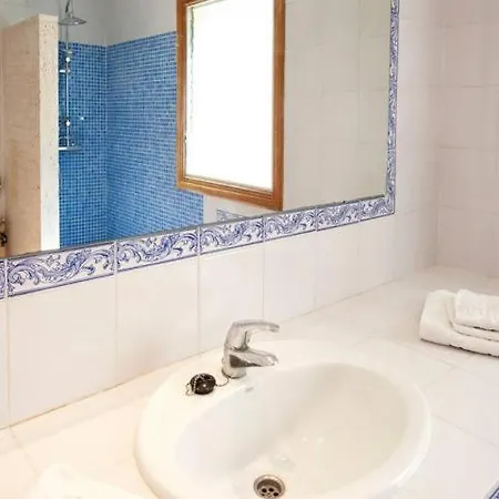 Sleeps 4 Pool Air Con Wifi *