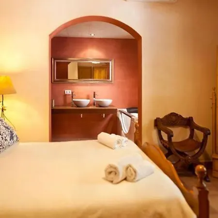 Sleeps 4 Pool Air Con Wifi